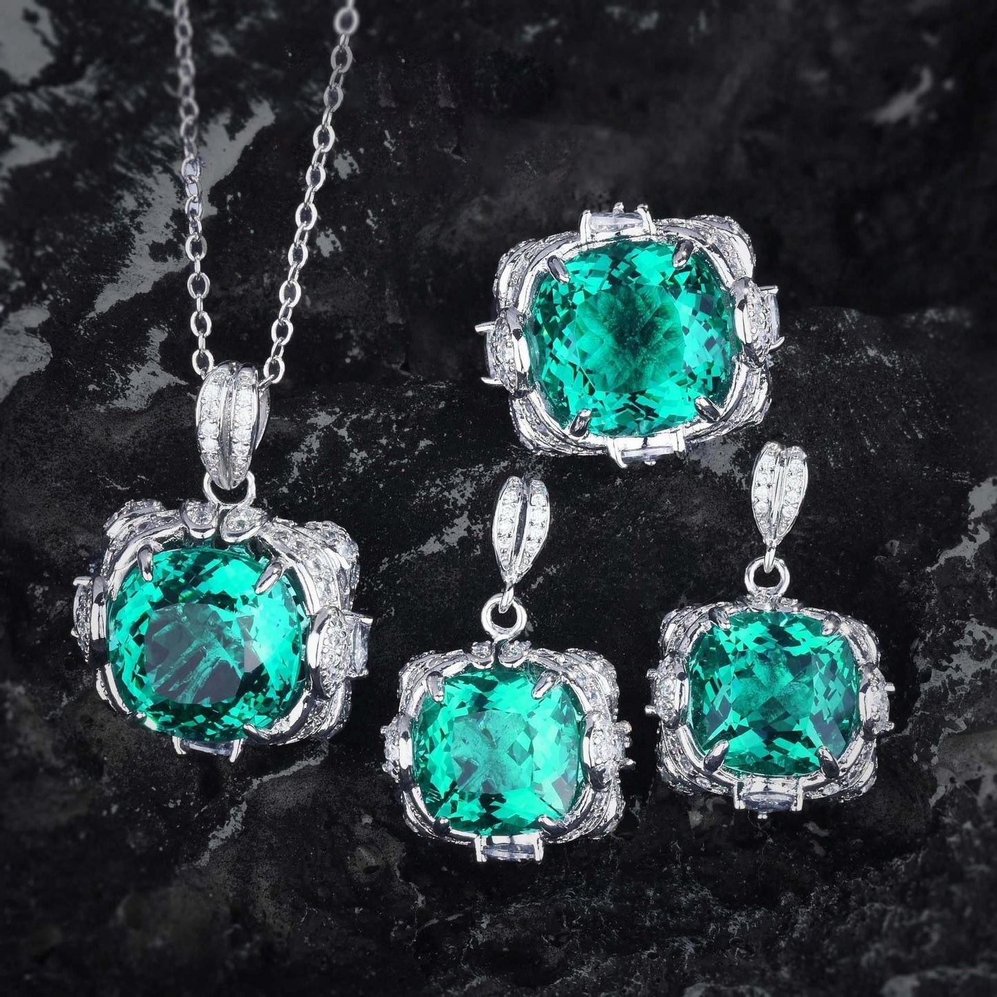Velora Thandrelle Emerald Green Set | White Gold